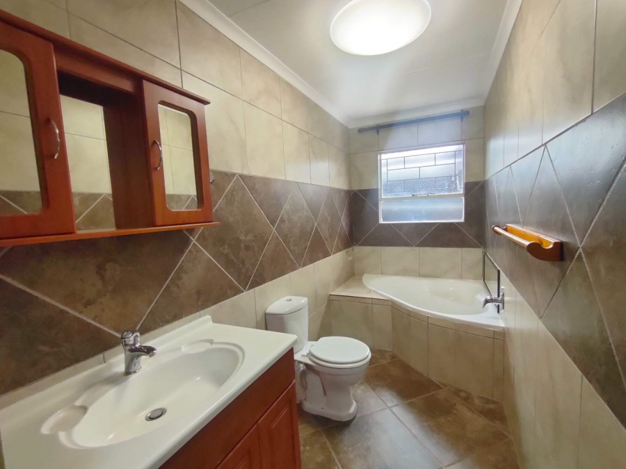 2 Bedroom Property for Sale in Langenhovenpark Free State